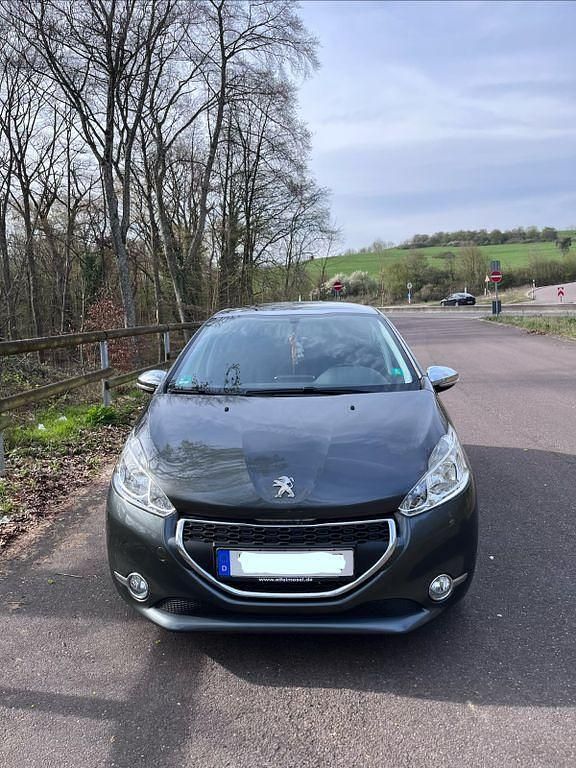 Gebraucht Peugeot 208 Style 99 PS (72 kW) 2015 Grau Kleinwagen
