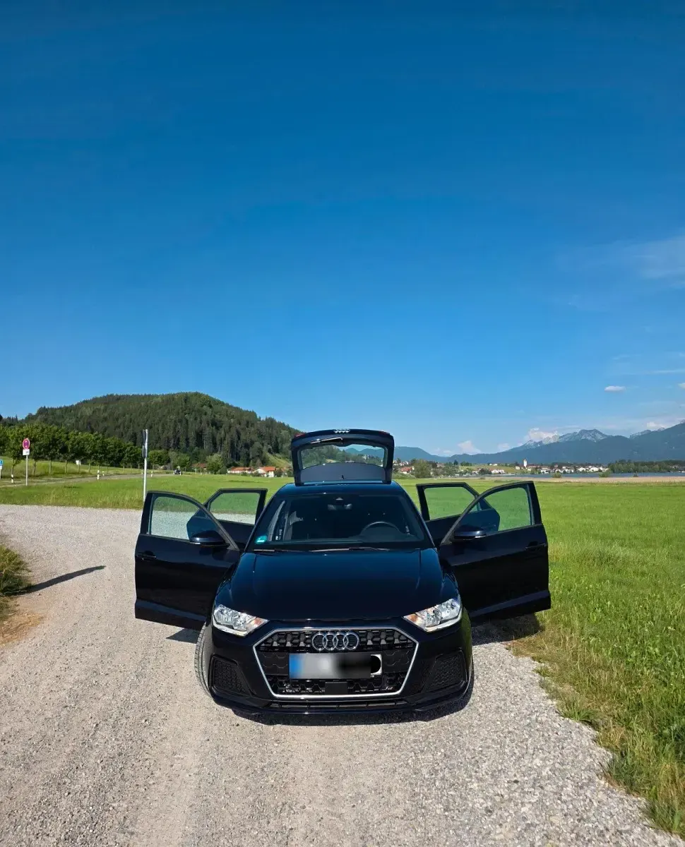 Gebraucht Audi A1 Advanced 95 PS (69 kW) 2022 Blau SUV