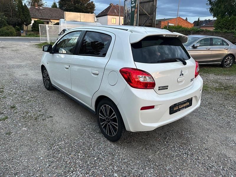 Gebraucht Mitsubishi Space Star Diamant Edition 80 PS (58 kW) 2018 Weiß Kleinwagen