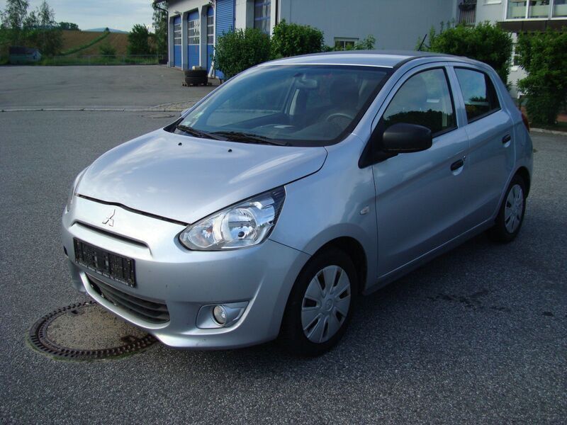 Silber Gebraucht 2015 Mitsubishi Space Star Classic Collection Kleinwagen | 3.200 € - Bild 1/4