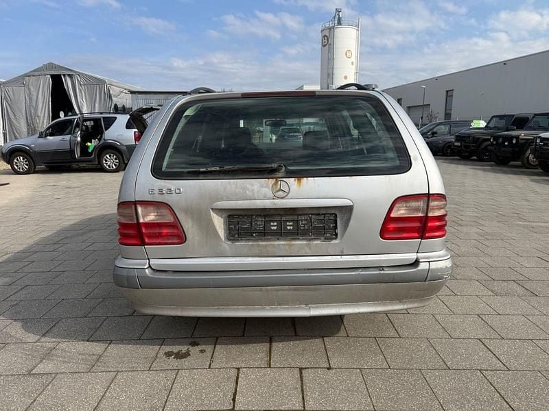Gebraucht Mercedes E320 Classic 224 PS (164 kW) 2002 Silber Kombi