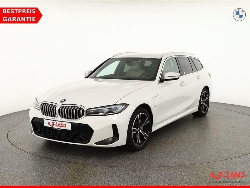 Weiß Gebraucht 2023 BMW 330e M Sport Kombi | 39.990 € (Fairer Preis) - Bild 1/4