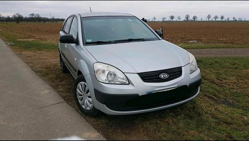 Silber Gebraucht 2006 Kia Rio 2 Kleinwagen | 1.900 € (Guter Preis) - Bild 1/4