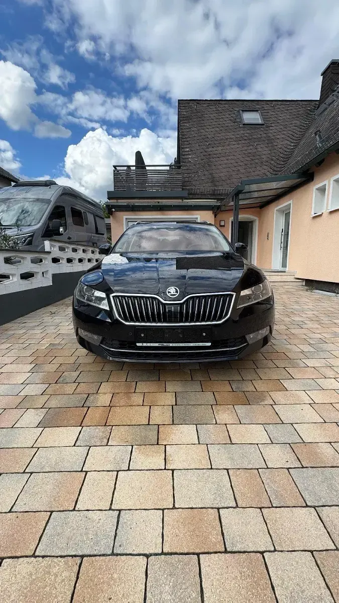 Gebraucht Skoda Superb LAURIN & KLEMENT 190 PS (139 kW) 2017 Schwarz Kombi