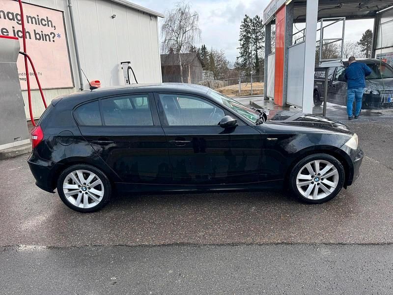 Gebraucht BMW 118 143 PS (105 kW) 2009 Schwarz Kleinwagen