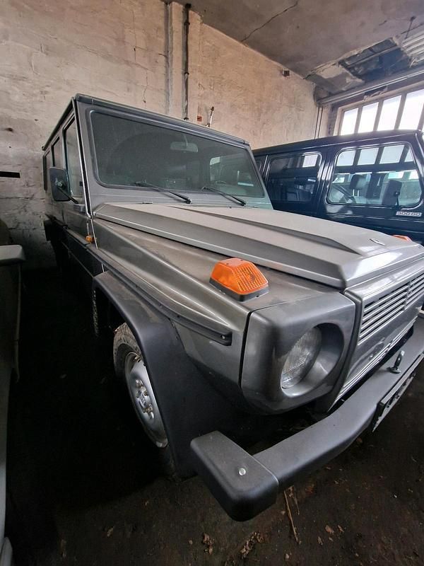 Grau Gebraucht 1986 Mercedes G230 SUV | 21.990 € - Bild 1/4