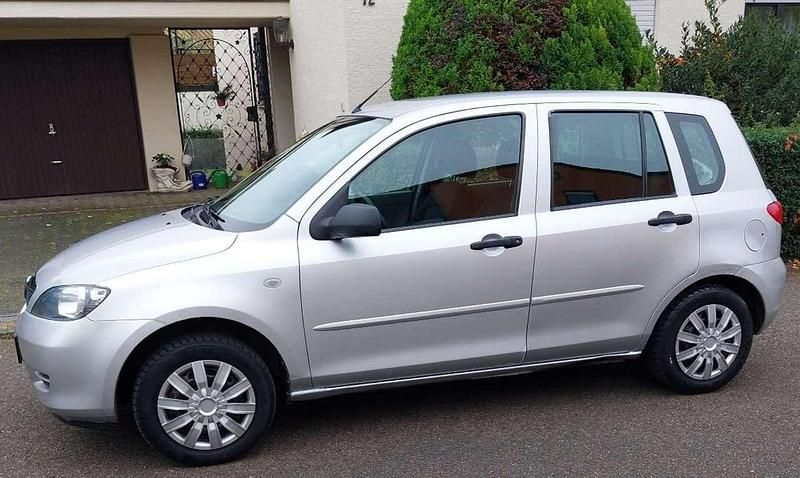 Silber Gebraucht 2005 Mazda 2 Limousine | 3.000 € (Fairer Preis) - Bild 1/2