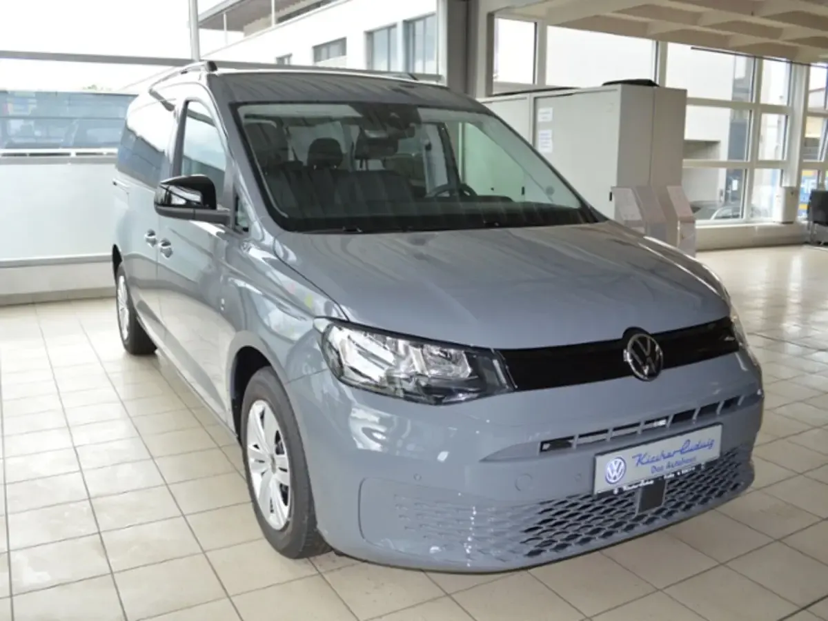 Usado VW Caddy Basis 102 HP (75 kW) 2025 Cinzento Monovolume