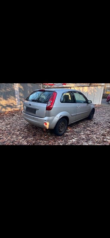 Gebraucht Ford Fiesta 60 PS (44 kW) 2007 Silber Kleinwagen
