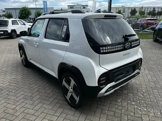 Neu Hyundai Inster Techniq 85 kW (116 PS) 2026 Atlas white Kleinwagen