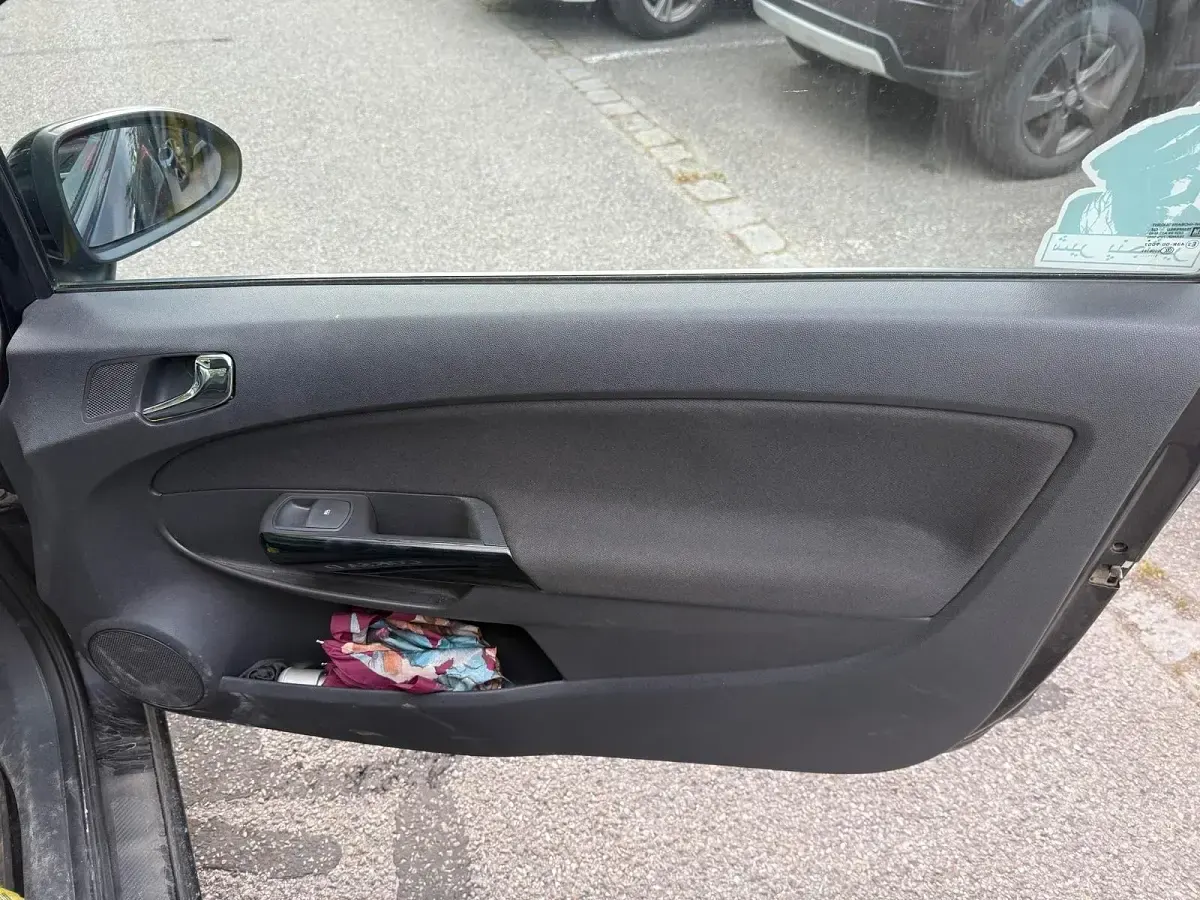 Gebraucht Opel Corsa 87 PS (63 kW) 2011 Schwarz Kleinwagen