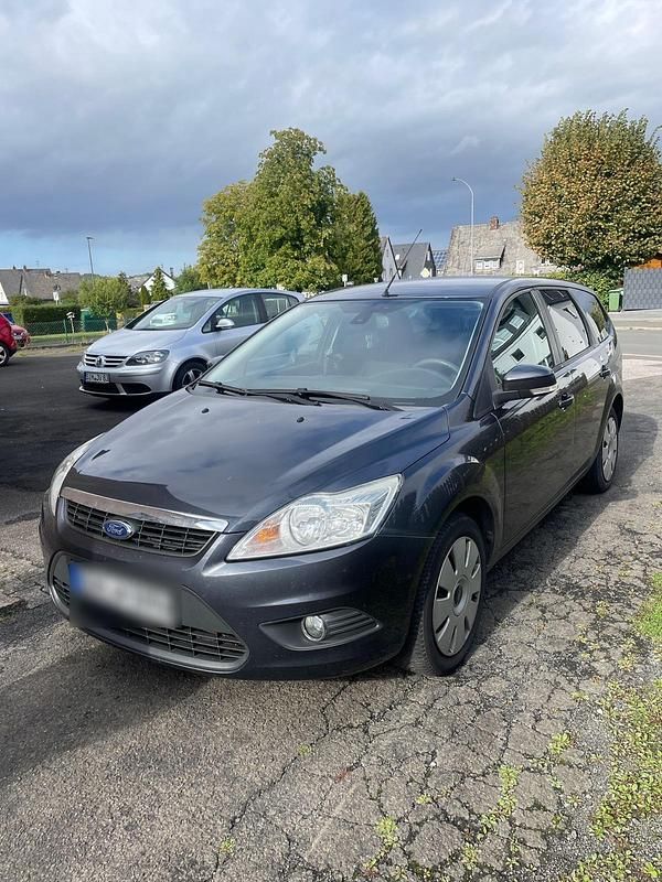 Grau Gebraucht 2009 Ford Focus Kombi | 500 € (Superpreis) - Bild 1/4