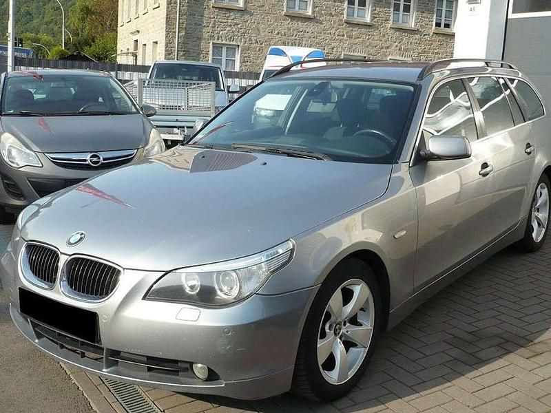 Gebraucht BMW 525 177 PS (130 kW) 2007 Grau Kombi