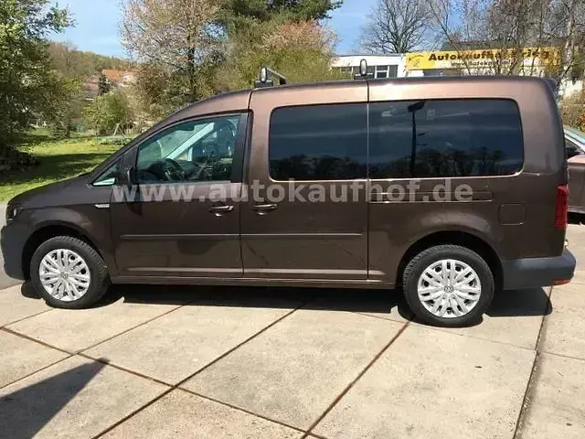 Gebraucht VW Caddy Trendline 131 PS (96 kW) 2020 Braun Van / Kleinbus