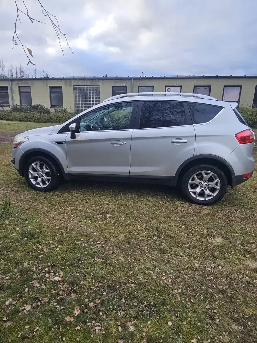 Usado Ford Kuga 136 HP (100 kW) 2009 Prateado SUV