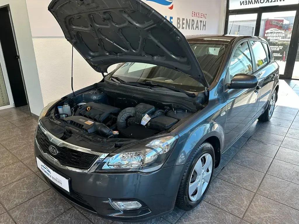 Usata Kia Ceed 90 CV (66 kW) 2010 Grigio Utilitaria