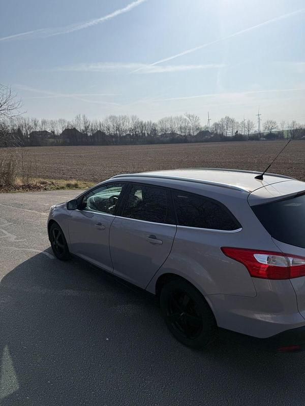 Używany Ford Focus Titanium 125 KM (91 kW) 2012 Szary Kombi
