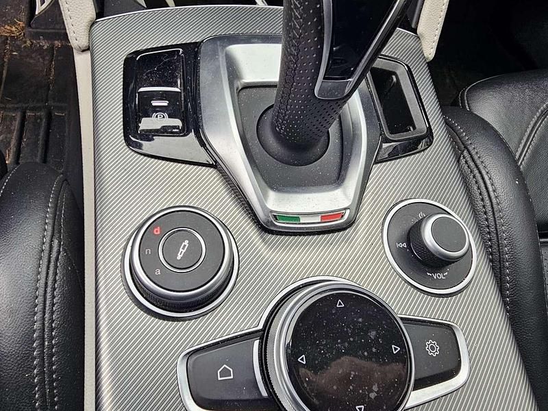 Blau Gebraucht 2021 Alfa Romeo Stelvio Veloce SUV | 30.500 € (Teuer) - Bild 1/4