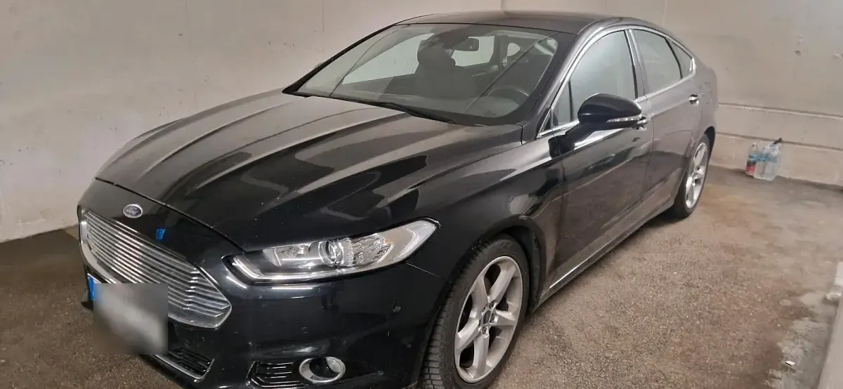 Gebraucht Ford Mondeo 160 PS (117 kW) 2015 Schwarz Kleinwagen