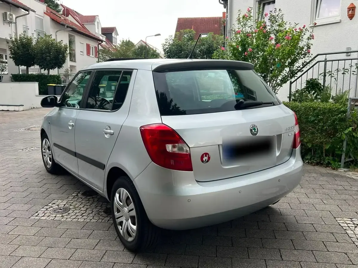 Gebraucht Skoda Fabia 105 PS (77 kW) 2012 Silber Limousine