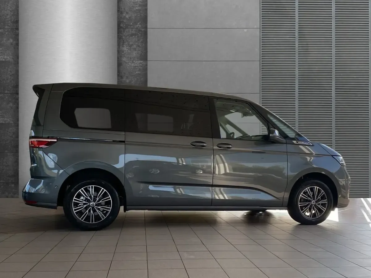 Second-hand VW Multivan Basis 150 CP (110 kW) 2024 Gri Monovolum