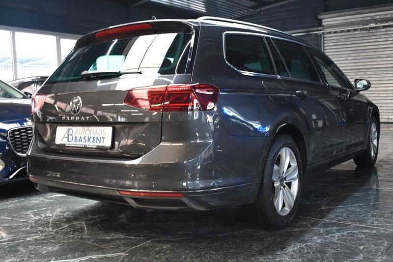 Gebraucht VW Passat 200 PS (147 kW) 2023 Grau Kombi