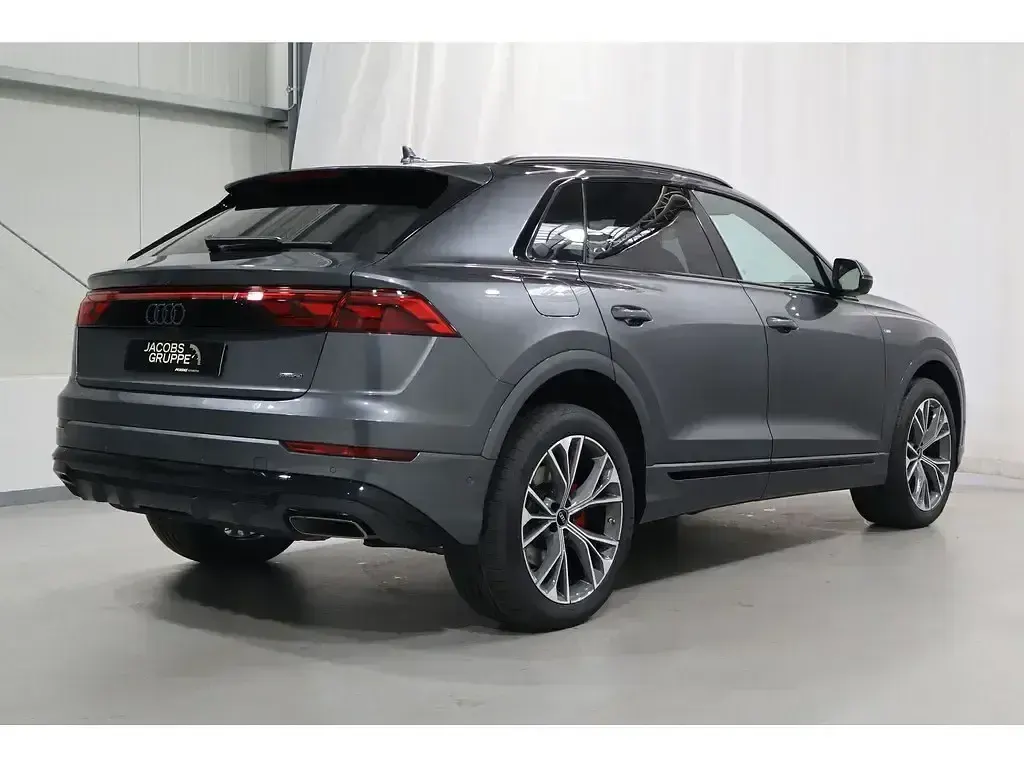 Neu Audi Q8 Ambiente 489 PS (359 kW) 2026 Grau SUV