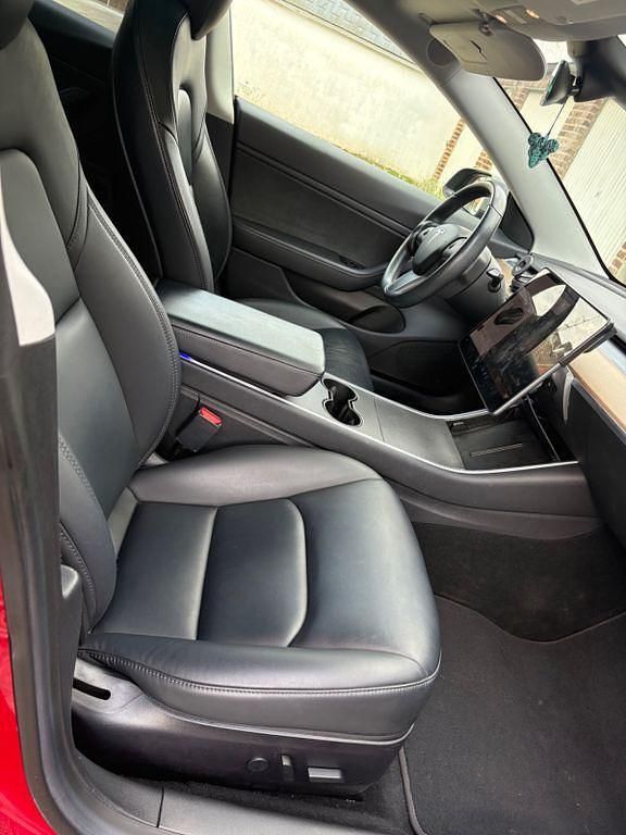 Second-hand Tesla Model 3 366 kW (498 CP) 2019 Roșu Berlinǎ