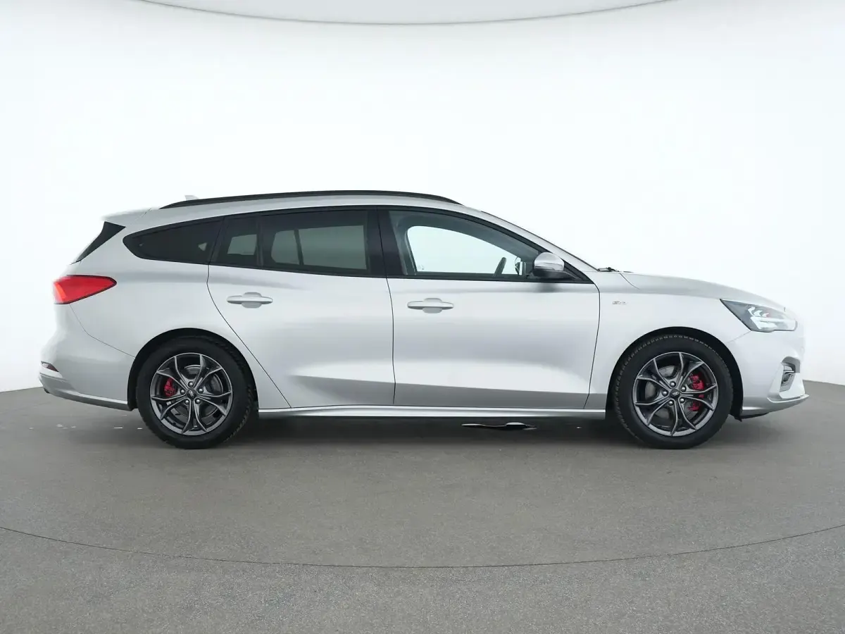 Gebraucht Ford Focus ST-Line 125 PS (91 kW) 2021 Polarsilber Kombi