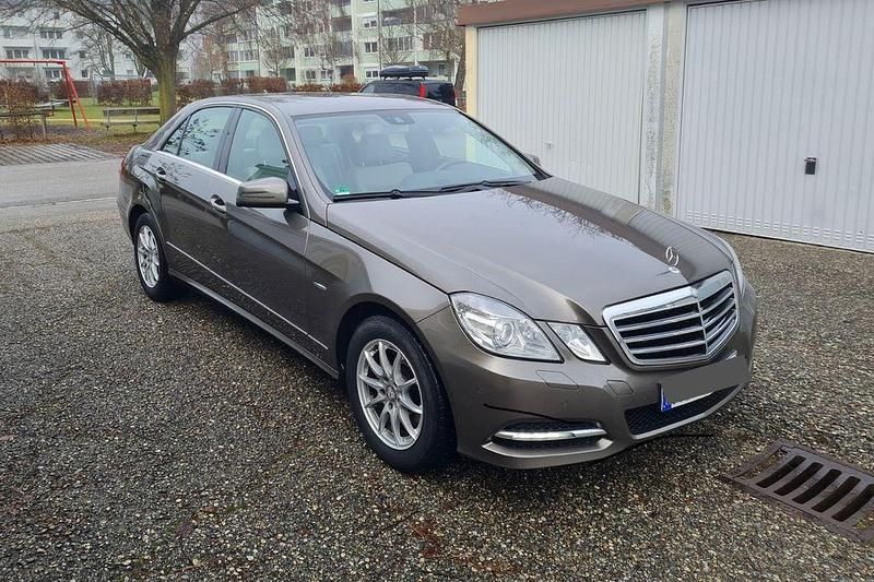 Gebraucht Mercedes E300 Avantgarde 231 PS (169 kW) 2012 Grau Limousine
