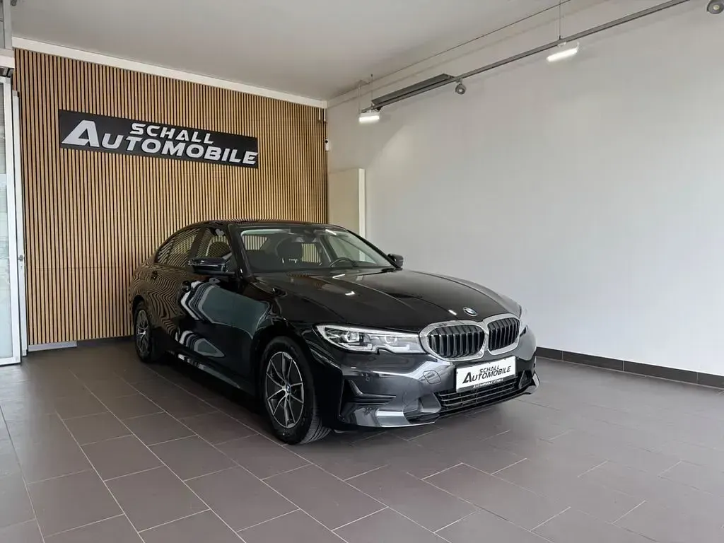Gebraucht BMW 318 Advantage 150 PS (110 kW) 2021 Schwarz Limousine
