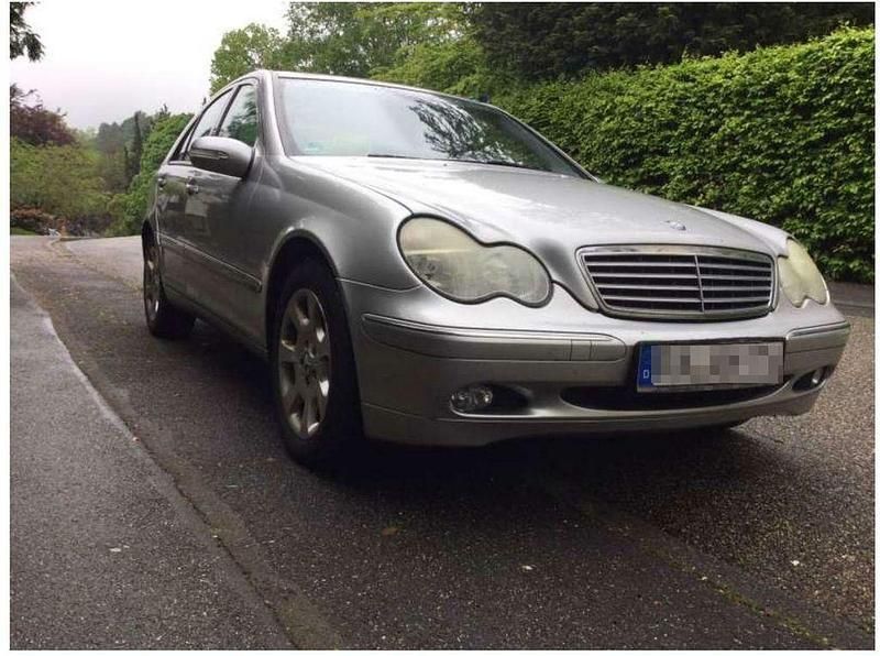 Silber Gebraucht 2004 Mercedes C200 Elegance Limousine | 1.350 € (Superpreis) - Bild 1/4