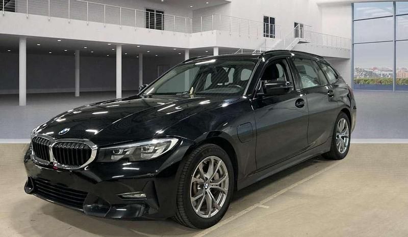 Schwarz ii Gebraucht 2021 BMW 330e M Sport Kombi | 27.485 € (Guter Preis) - Bild 1/4