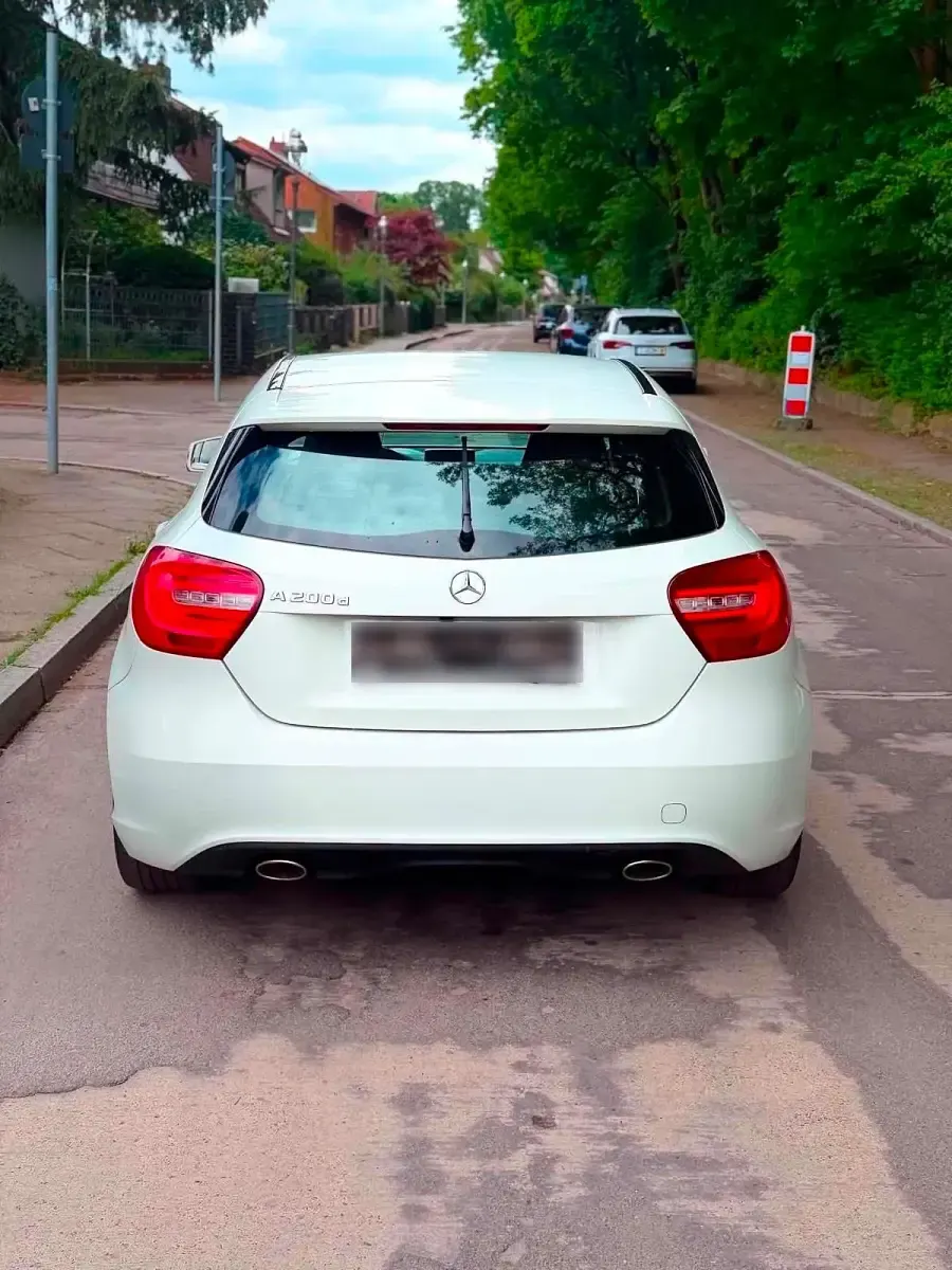 Gebraucht Mercedes A200 150 PS (110 kW) 2015 Weiß Kleinwagen