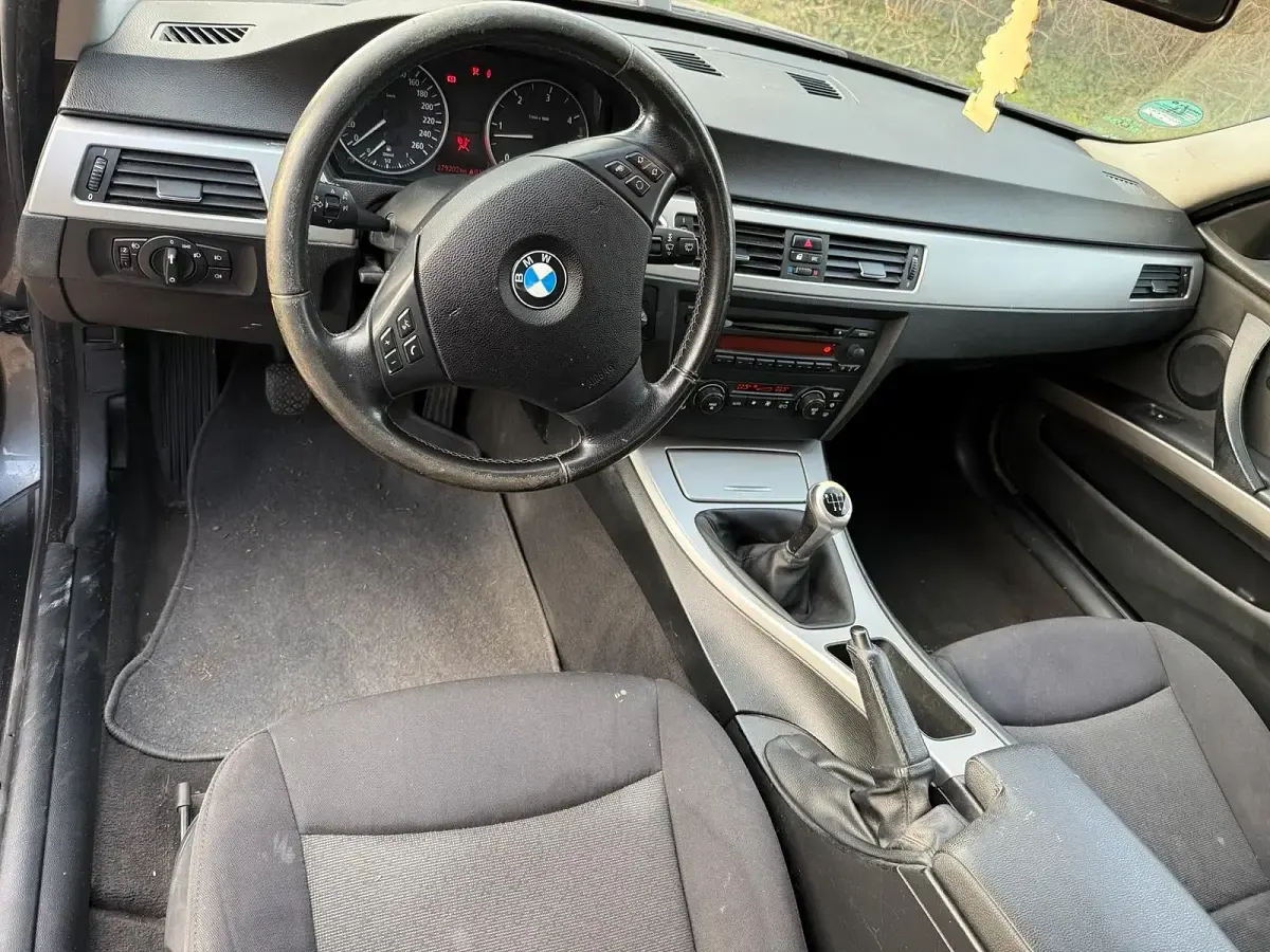 Gebraucht BMW 320 140 PS (102 kW) 2006 Grau Limousine