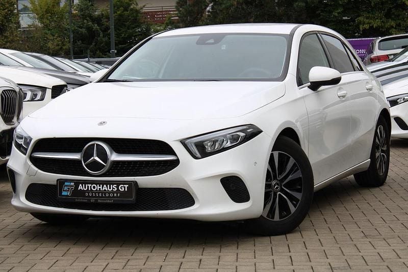 Weiß Gebraucht 2022 Mercedes A180 Limousine | 19.999 € (Superpreis) - Bild 1/4