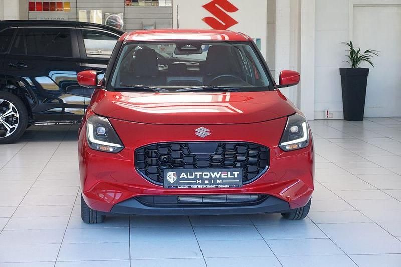 Neu Suzuki Swift Club 83 PS (61 kW) 2026 Rot Kleinwagen