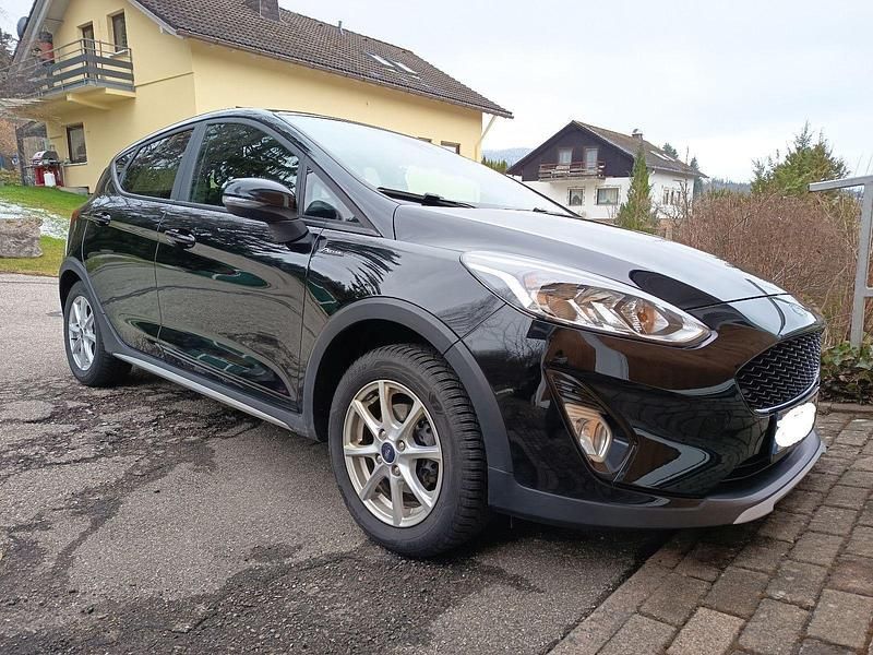 Używany Ford Fiesta Active 101 KM (74 kW) 2018 Czarny Hatchback