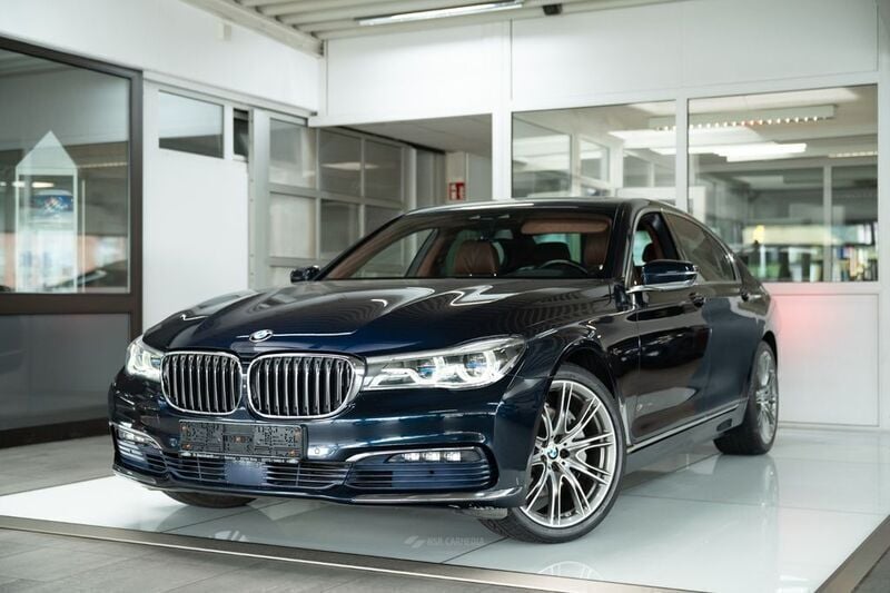 Blau Gebraucht 2017 BMW 730 Performance Limousine | 31.250 € (Superpreis) - Bild 1/4