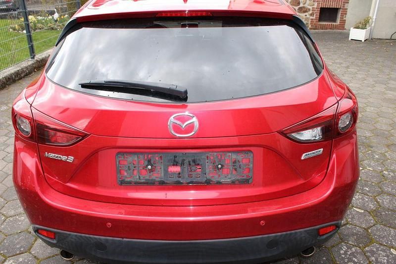 Gebraucht Mazda 3 Center-Line 120 PS (88 kW) 2016 Rot Limousine