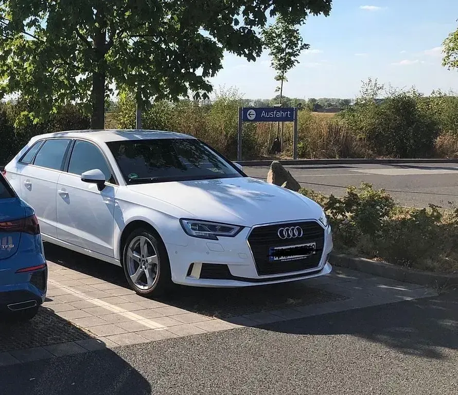 Gebraucht Audi A3 Sport 116 PS (85 kW) 2020 Weiß Limousine