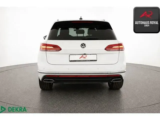Gebraucht VW Touareg Elegance 231 PS (169 kW) 2022 Pure white SUV