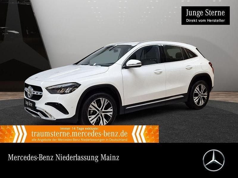 Weiß Gebraucht 2024 Mercedes GLA200 Advanced SUV | 37.790 € (Guter Preis) - Bild 1/3