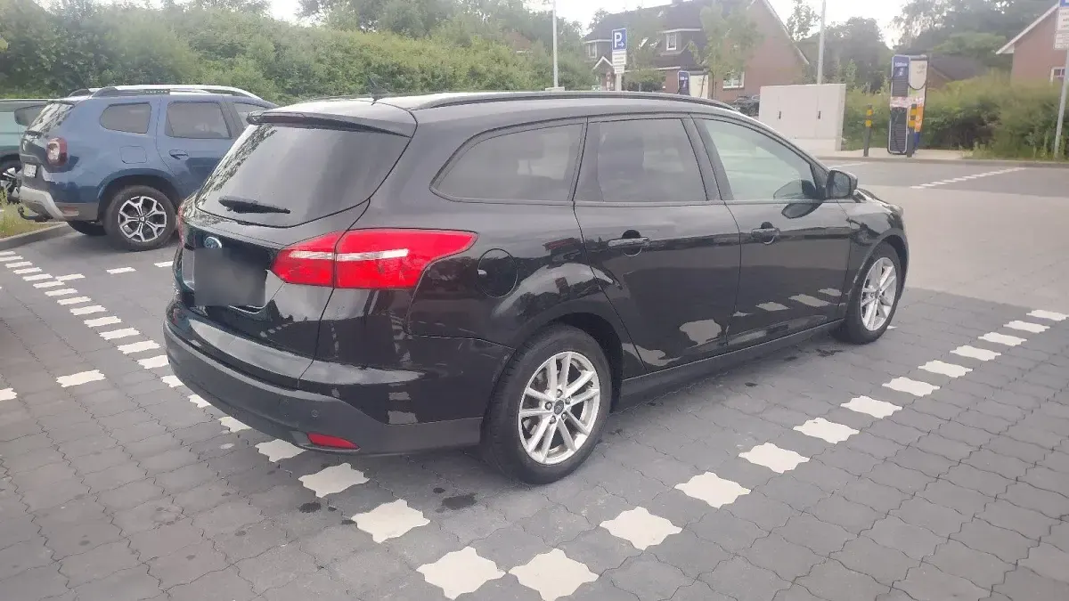 Gebraucht Ford Focus 120 PS (88 kW) 2015 Schwarz Kombi