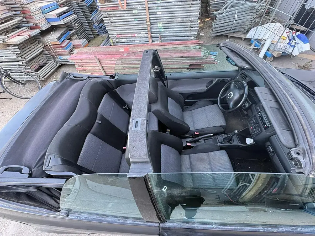 Gebraucht VW Golf 105 PS (77 kW) 2002 Schwarz Cabrio
