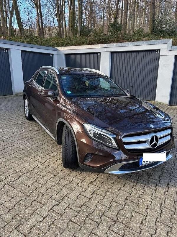 Gebraucht Mercedes GLA200 AMG Edition 1 156 PS (114 kW) 2015 Braun SUV