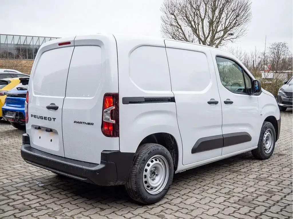 Gebraucht Peugeot Partner 102 PS (75 kW) 2026 Weiß Van / Kleinbus