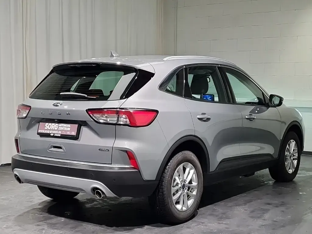 Używany Ford Kuga Titanium 224 KM (164 kW) 2023 Srebrny SUV