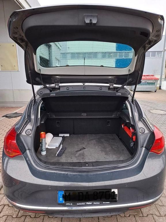 Gebraucht Opel Astra Selection 140 PS (102 kW) 2012 Braun Limousine