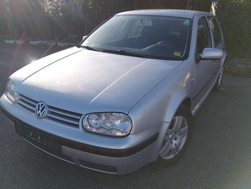 Silber Gebraucht 2001 VW Golf Limousine | 2.590 € (Fairer Preis) - Bild 1/4